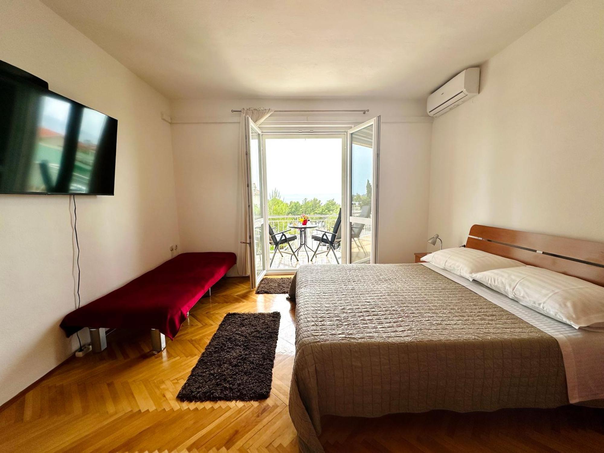 Spacious Family Apartment Near The Beach Makarska Exterior foto